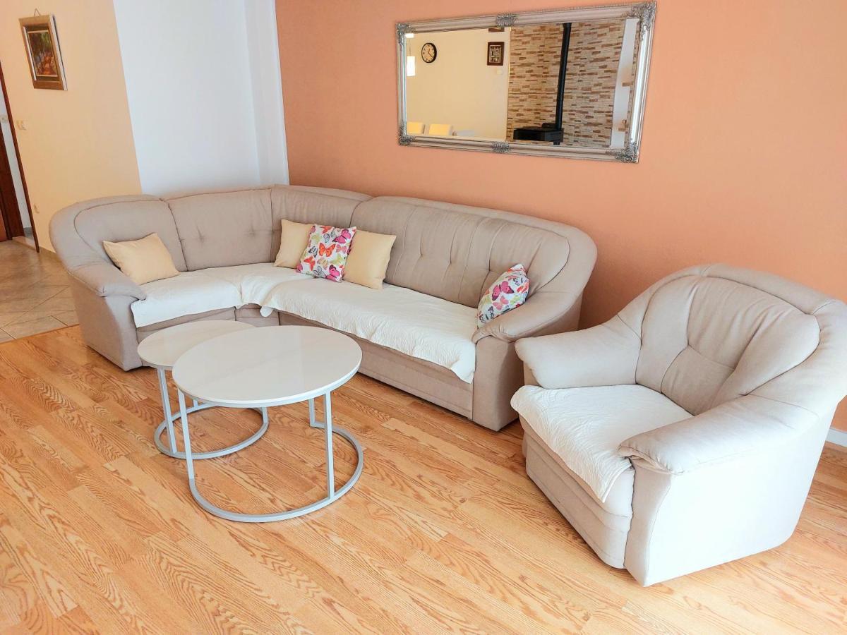 Apartment With Private Pool "Patricia" Makarska Eksteriør billede