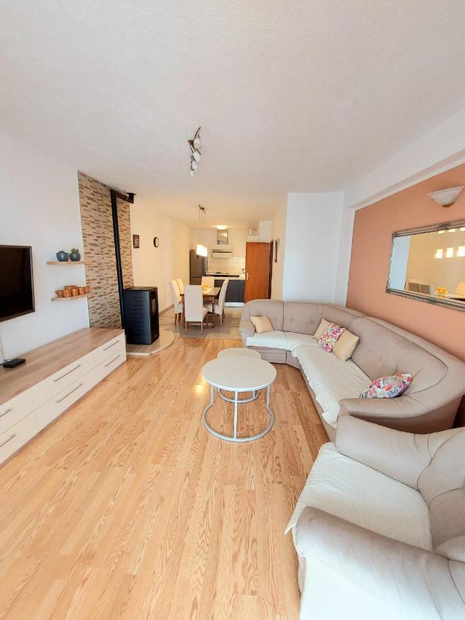 Apartment With Private Pool "Patricia" Makarska Eksteriør billede