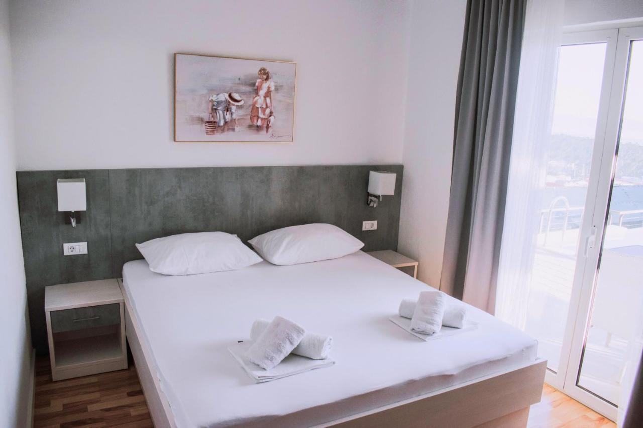 Apartment With Private Pool "Patricia" Makarska Eksteriør billede
